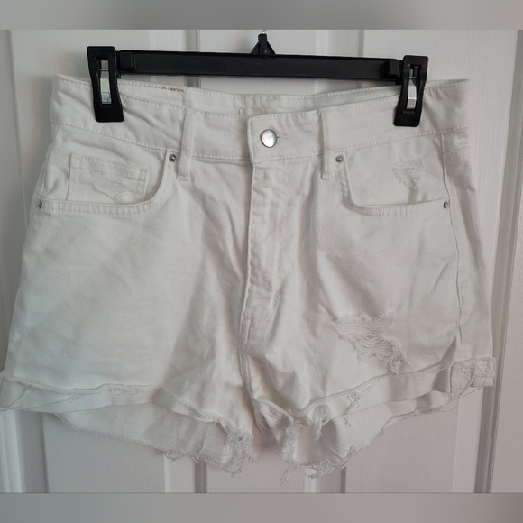 H&M White Distressed Raw Hem High Rise Jean Shorts Size 8 - Picture 1 of 4